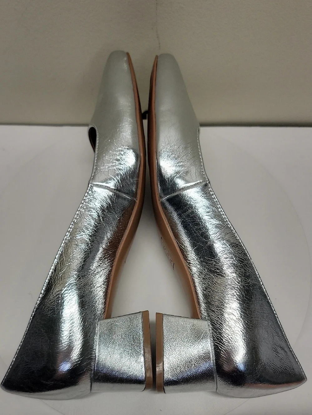 NATURALIZER -New In Box- WIDE WIDTH SILVER PUMPS SIZE 12W